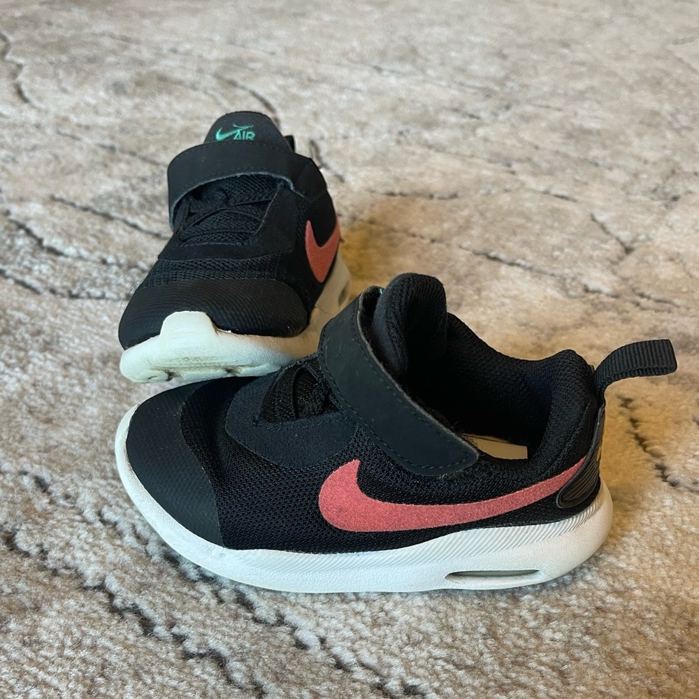 Toddler Nike sneakers